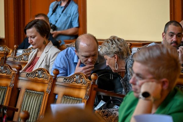 Papírtörlőt az óvodákba, új futópályát a városnak