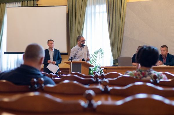 Mit ünnepelünk, polgármester úr? A 8 millió lejes hitelt?