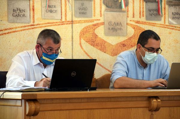 Kivágták a női kézilabdát a támogatottak közül