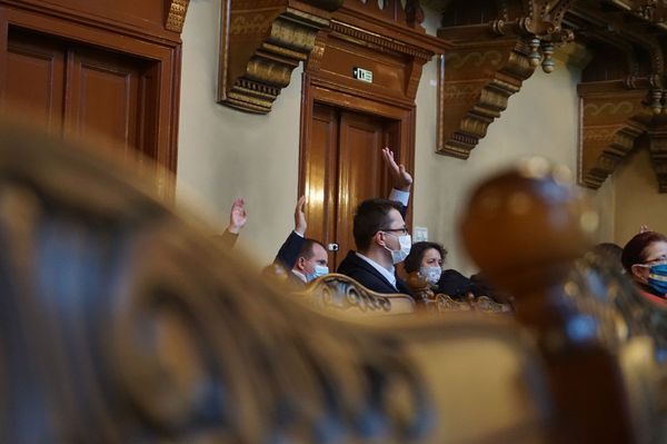 Utcát neveznek el, és megszabadulnak a felesleges holmitól