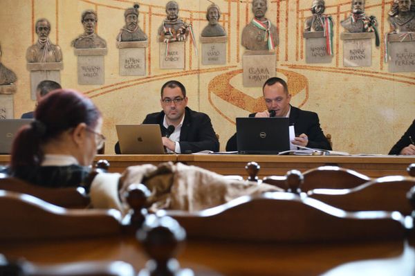 Élő közvetítés a márciusi tanácsülésről