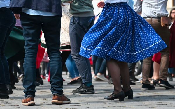 Újra néptáncosokkal telnek meg Udvarhely utcái