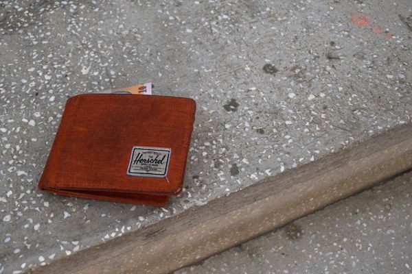 Mert székely a székelyt kisegíti