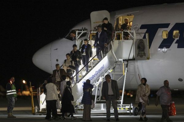 Újabb, Gázából menekített román és moldáv állampolgárok érkeztek Bukarestbe