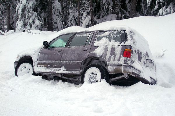 Több megyében is gondokat okozott a hóvihar