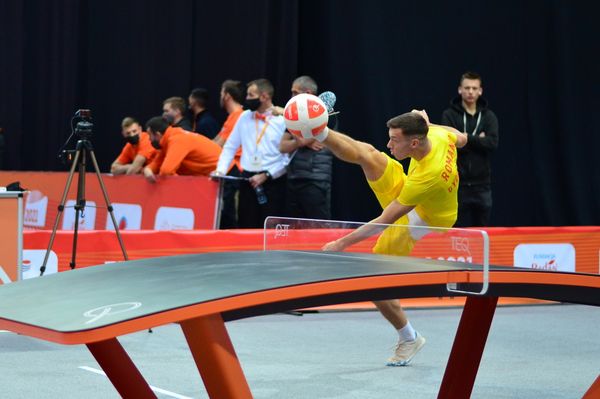 Minden udvarhelyi elődöntőt játszik a teqball vébén