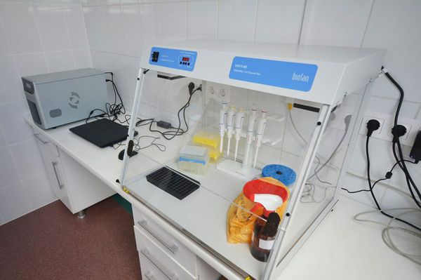 Rohamosan nőtt a koronavírus-tesztelési kapacitás márciustól