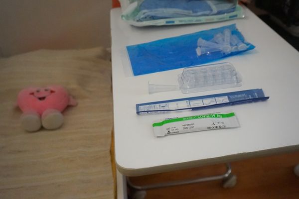 Egy héten belül megkapják az iskolák a nyál alapú teszteket