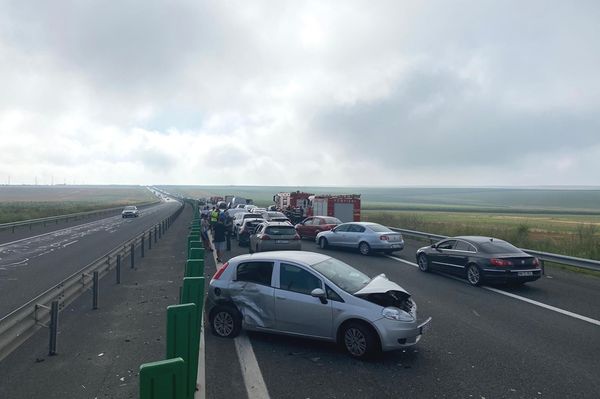 Tömegkarambol a tengerre vezető autópályán