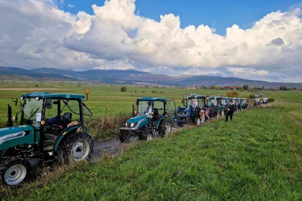 Traktorosok vonulnak fel Kápolnáson