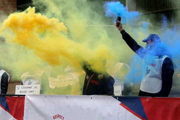 Novák lemondását követelték Bukarestben