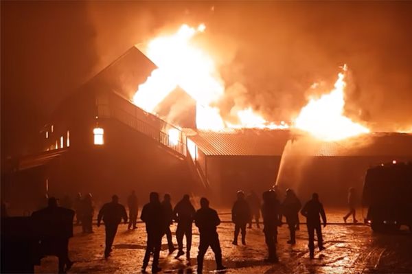 Öt órán keresztül égett a gáter - frissítve!