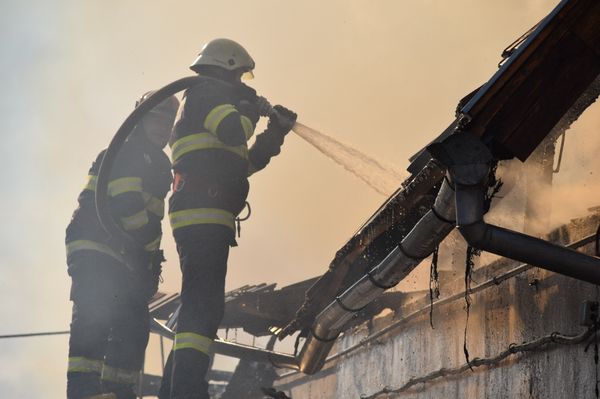 1,25 millió lejes kárt okozott a tűz a fenyédi fafeldolgozó műhelyben