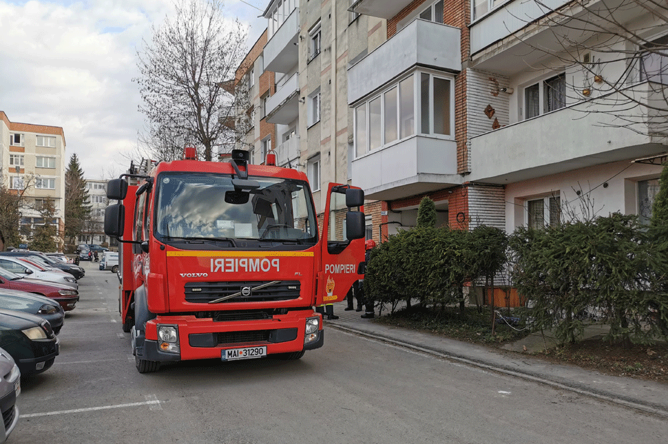 Holtan találtak egy idős férfit a lakásában (frissítve)