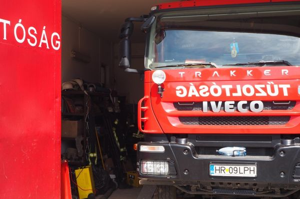 Kigyulladt egy Magyarországra tartó busz a Kalonda-tetőn