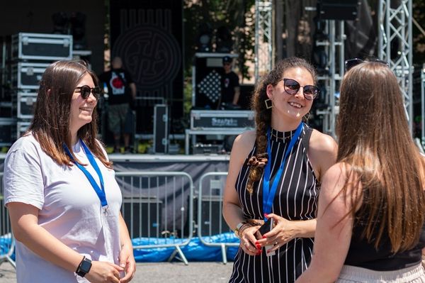 Az emberek mosolya kárpótol a fáradtságért