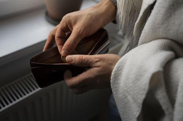 Élelmiszerre és meleg ételre utalnak pénzt