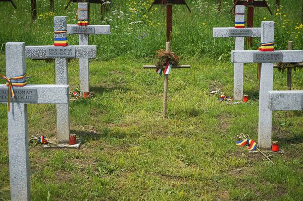 Tizenegy román katona nyugszik az úzvölgyi katonatemetőben