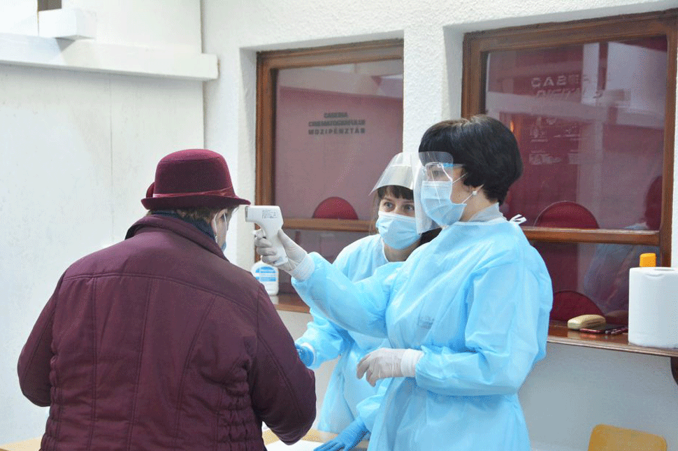 Három oltásdózist kapnak a legyengült immunrendszerű személyek