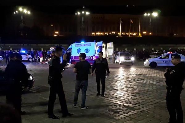 Agyonütötték a bukaresti parlament előtt