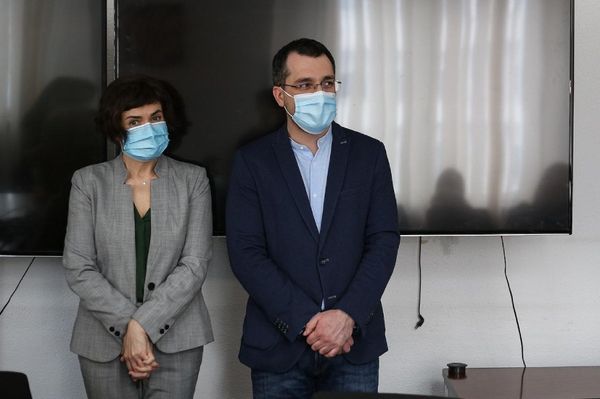 Folytatódik a kormányválság című szappanopera