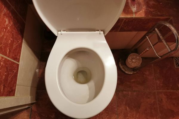 Romániában a lakosság majdnem egynegyedének nincsen benti wc-je