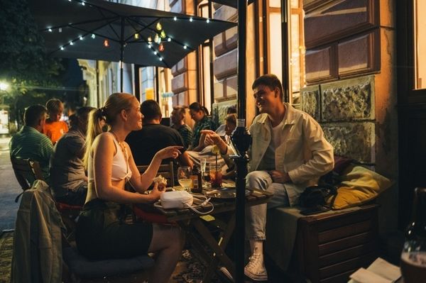 Ki mondta, hogy csak nyáron lehet a Kossuthba kiülni?