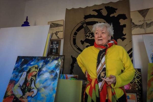 Zsigmond Aranka festményeivel ünneplik a nőnapot