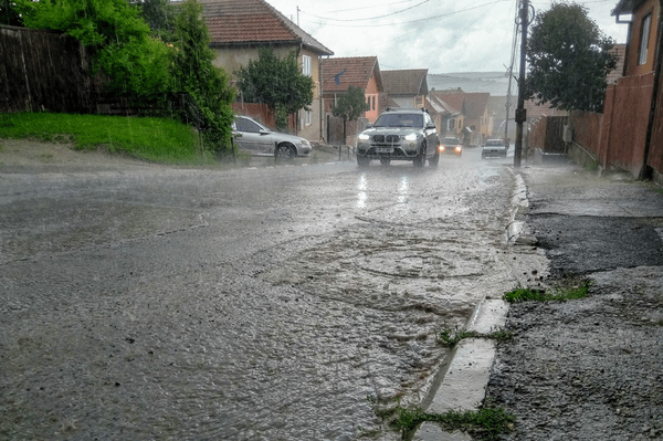 Szakadó esőt jósolnak a fél országra