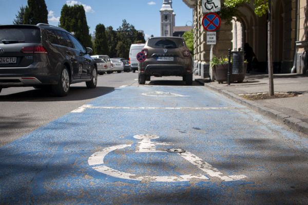 Valóban csorbultak a fogyatékossággal élők jogai Székelyudvarhelyen?