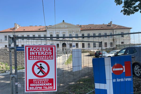 Omlásveszély miatt bezárták az Eötvös József Szakközépiskolát