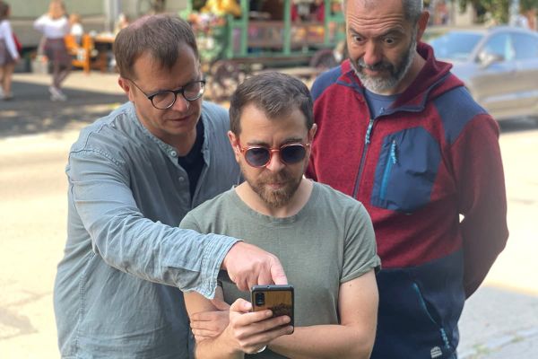 Légy a barátaid hőse: ajándékozd meg őket az uh.ro legütősebb sztorijaival!