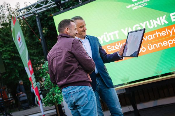 De mi van, ha nem csak a király meztelen?