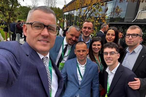 Csak Lócitól és az MCC-től ments meg, Uram, minket!