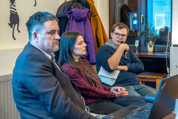 Hogyan darálja be az erdélyi szakmaiságot a magyar pénz?