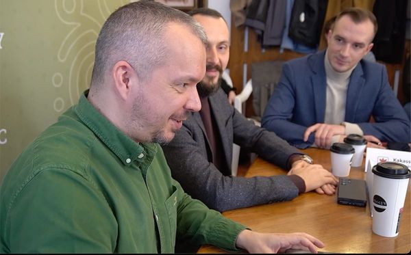 Mit tanult Szakács-Paál István polgármester Magyar Pétertől a pillogtatásról?