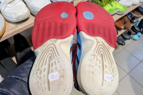 Nemcsak az üzemanyag ára ment fel Udvarhelyen, hanem a lyukas talpú cipőké is