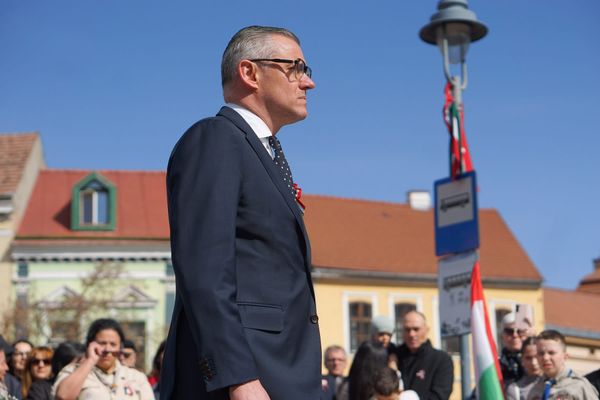 Kamu a beígért történelmi pillanat, nincs pénz terelőútra