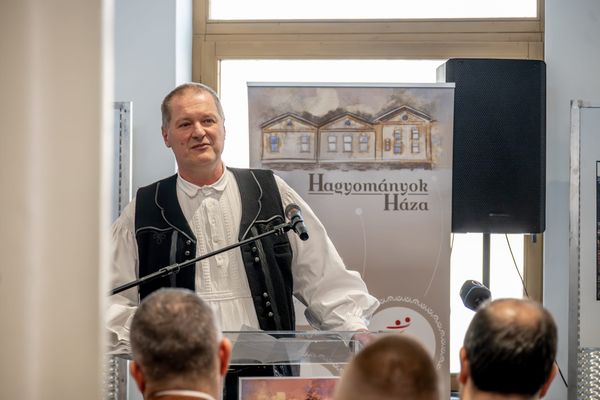 A hagyományt nem kell őrizni, nem fut el