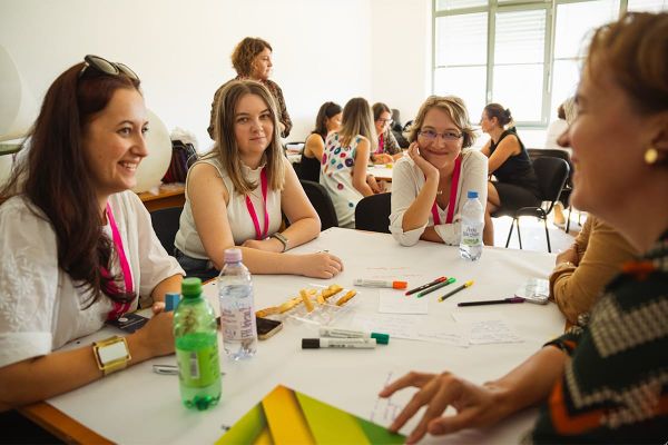 Ismét puszi és biznisz!