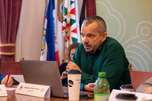 Szakács-Paál István: új lapokkal kell kezdeni a magyar–magyar kapcsolatokat a Tiszával