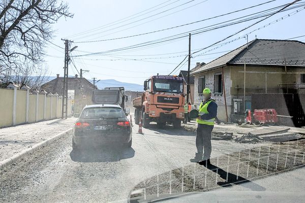 Pingpongosok irányítják a forgalmat a szejkei kijáratnál, pár perces késésre kell számítani