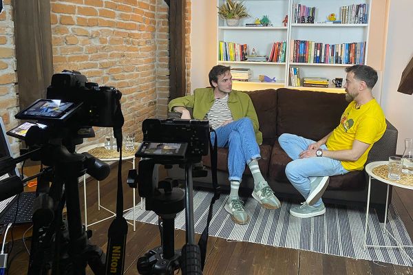 Mire elég Udvarhelyen egy sárga nadrág?