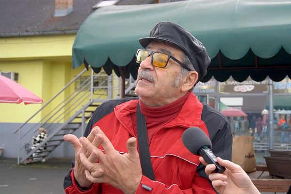 Csak a család és a táj tart minket Romániában?