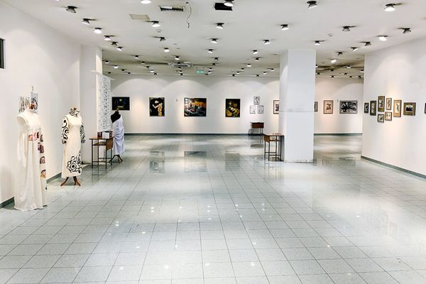 Pöpec kis galériát varázsoltak a régi DM helyére