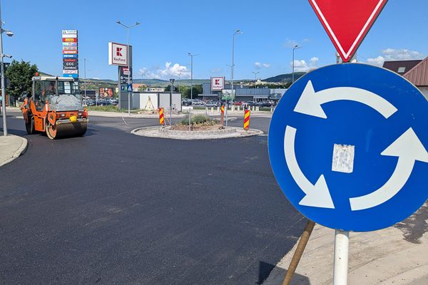 Aszfaltozzák a körforgalmat