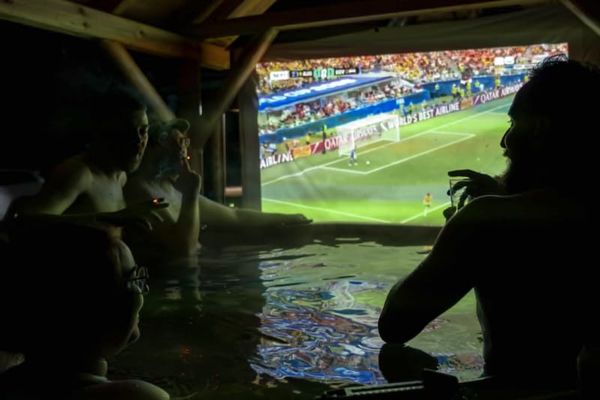 Éjjel kettőkor keltünk, hogy megnézzük, hogyan törli el a FIFA a piros lapot