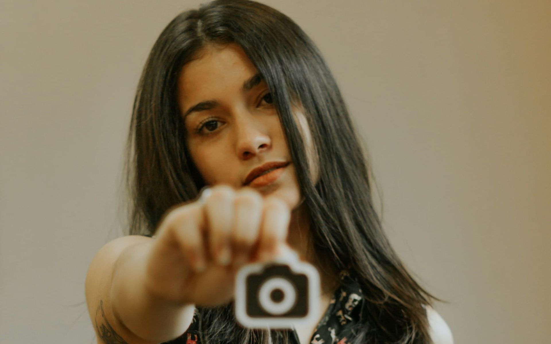 Escorts en línea: una oportunidad para construir y promocionar la identidad digital