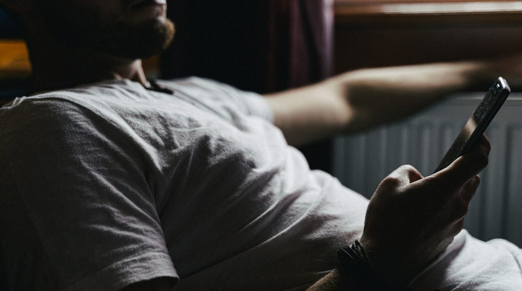 Quantas pessoas procuram por escorts mensalmente?