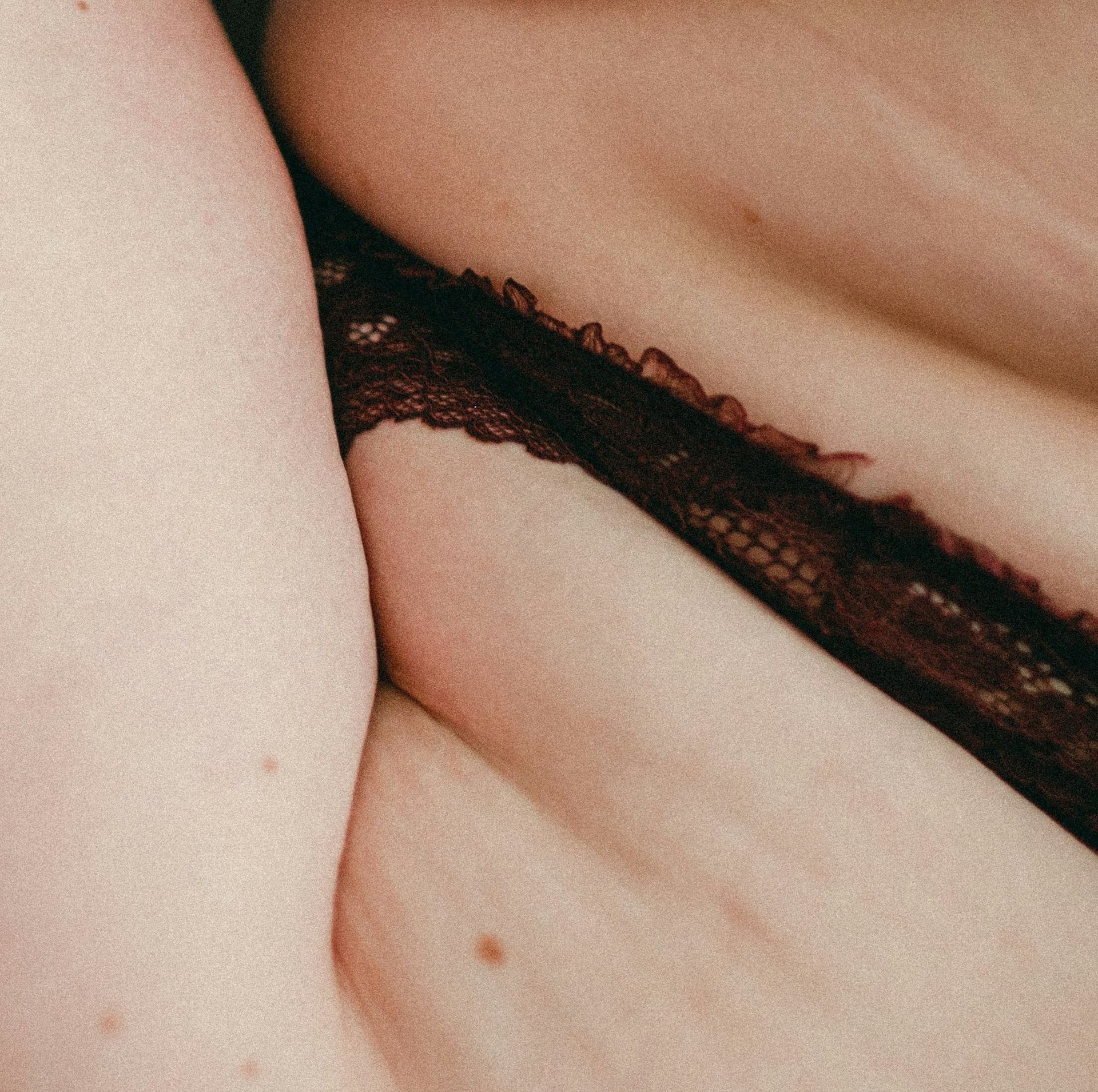 Escorts curvy y bodypositive: del arma emocional a la validación del cliente